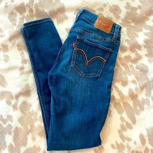 Women’s Levi’s skinny jeans. Size 27 w/ lots of stretch.